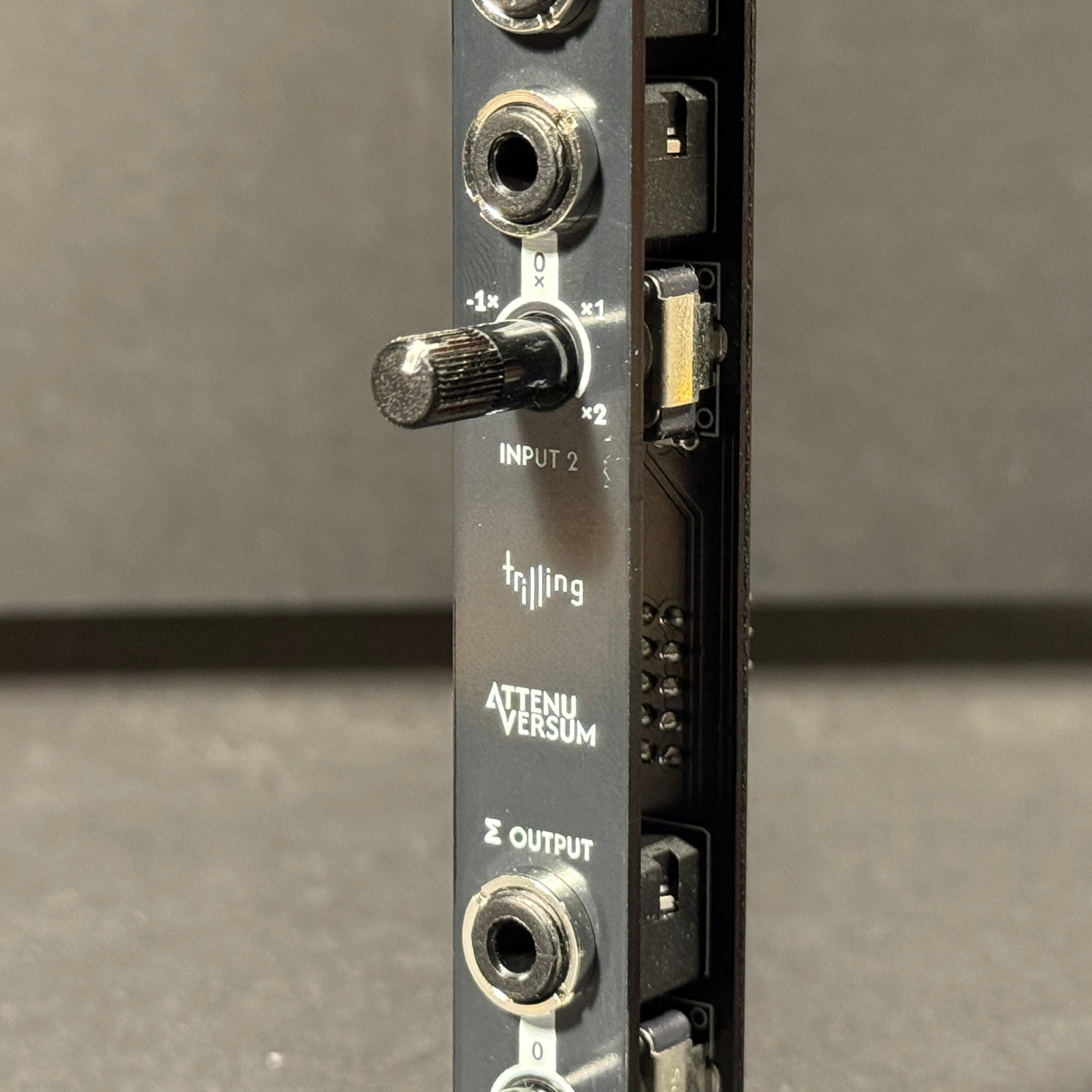 Attenuversum - Attenuverter-Mixer